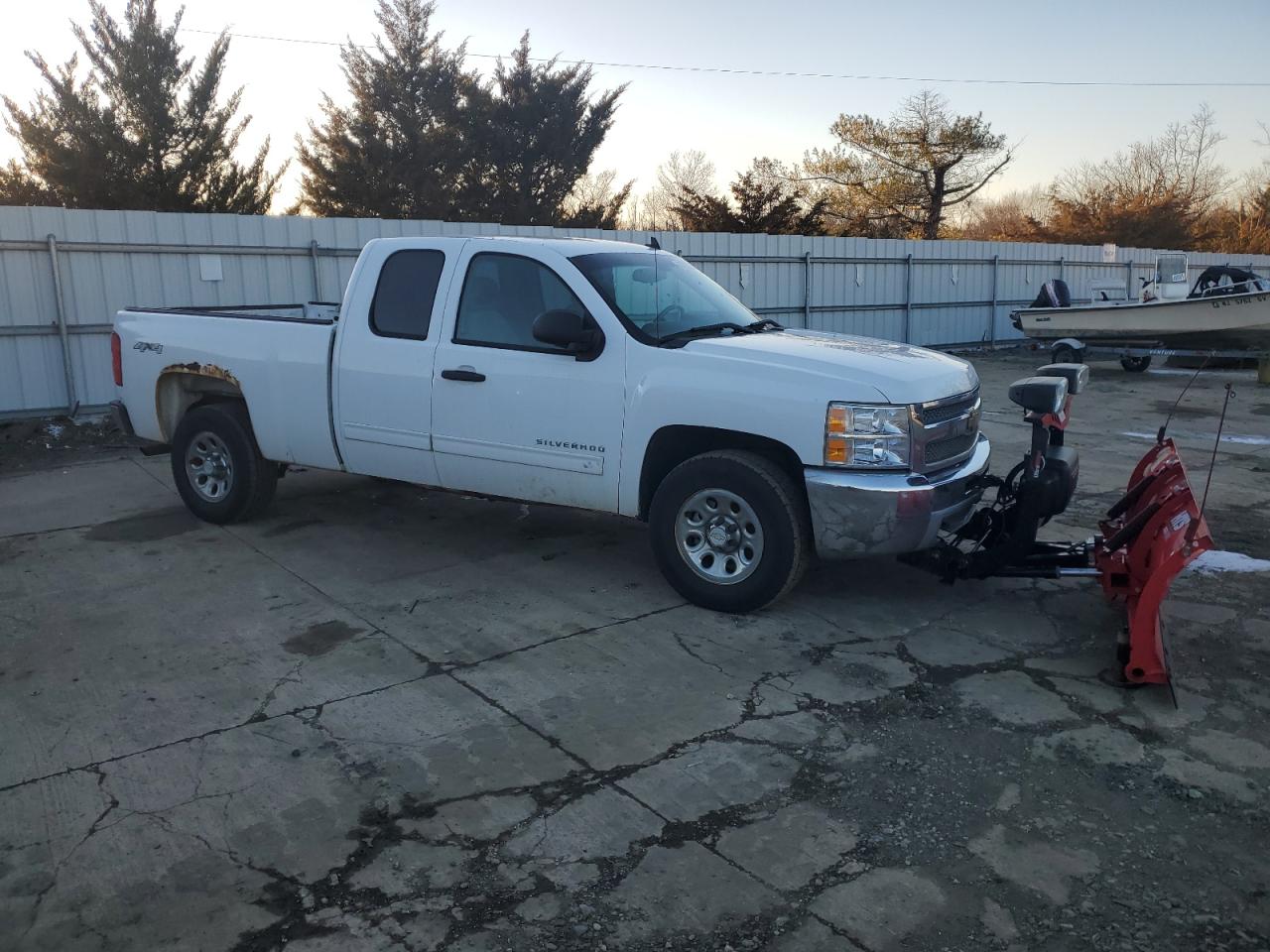 2012 Chevrolet Silverado VIN 1GCRKSE70CZ317327 Copart auction photo, normal wear damage thumbnail 4