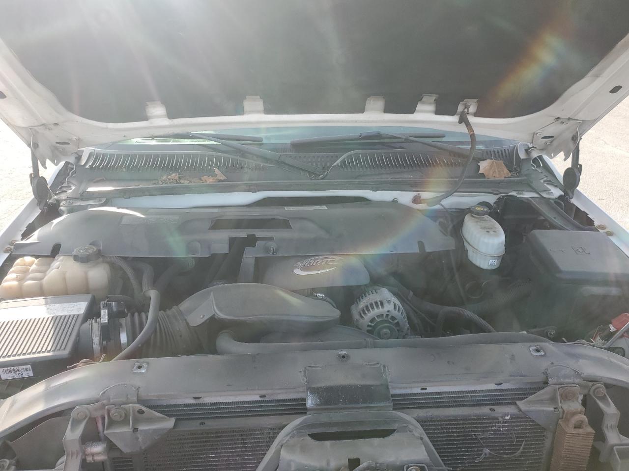 2005 GMC Sierra VIN 1GDHC24U65E138733 Copart auction photo, vandalism damage thumbnail 11