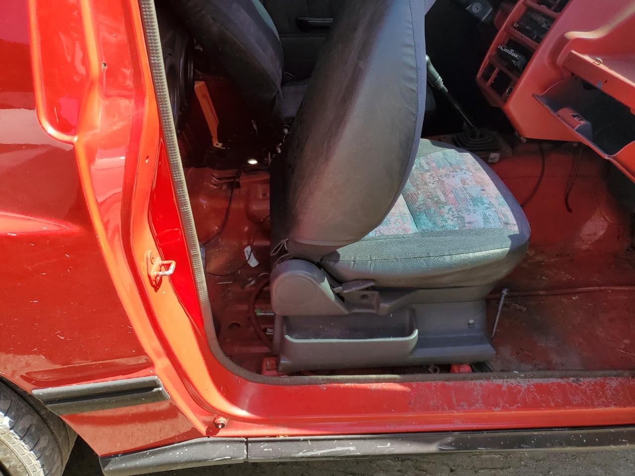 1990 GEO Tracker VIN 2CNBJ18U7L6220617 Copart auction photo, water/flood / minor dent/scratches damage thumbnail 12