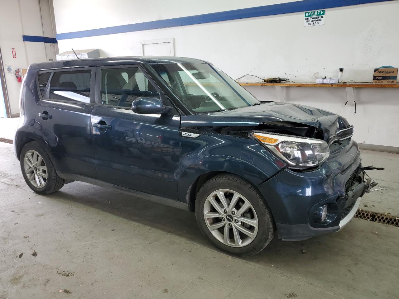 2017 KIA Soul VIN KNDJP3A55H7431156 Copart auction photo, front end damage thumbnail 4