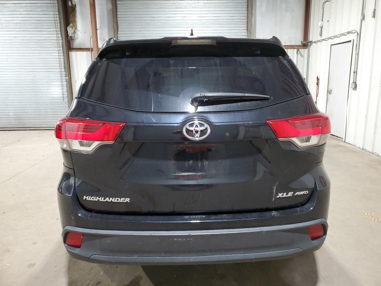 2018 Toyota Highlander VIN 5TDJZRFH5JS545914 Copart auction photo, side / minor dent/scratches damage thumbnail 6