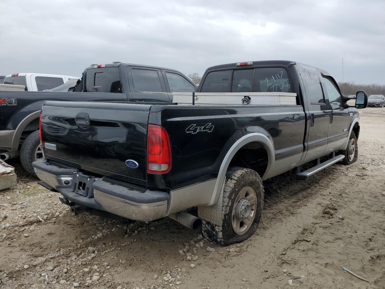 2005 Ford F350 VIN 1FTWW31P25EB95275 Copart auction photo, vandalism damage thumbnail 3