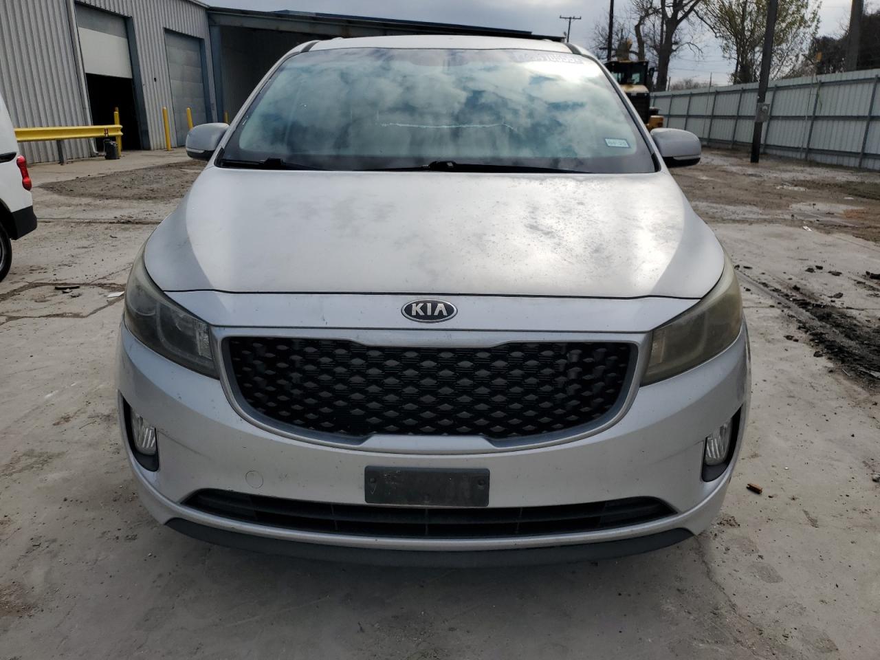 2015 KIA Sedona VIN KNDMC5C15F6021619 Copart auction photo, rear end / minor dent/scratches damage thumbnail 5