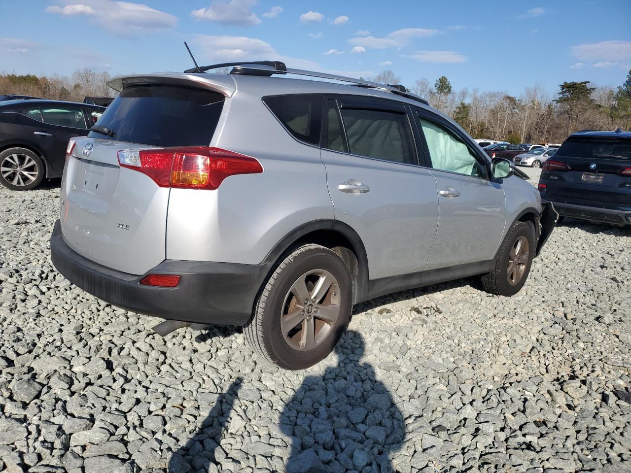 2015 Toyota RAV 4 VIN 2T3WFREV3FW175834 Copart auction photo, front end damage thumbnail 3