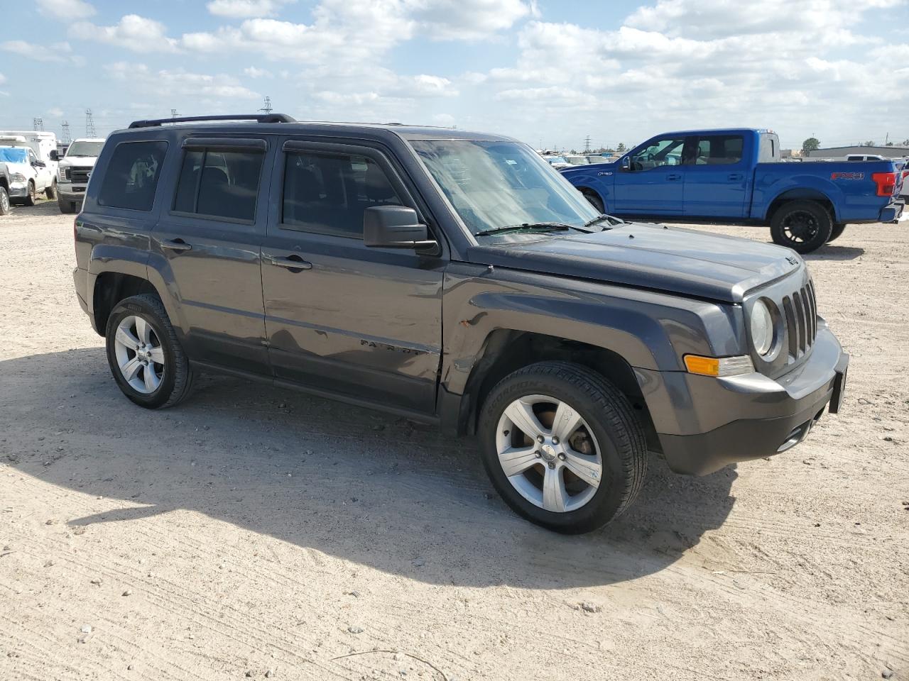 2014 Jeep Liberty (Patriot) VIN 1C4NJPBA3ED737663 Copart auction photo, side / minor dent/scratches damage thumbnail 4
