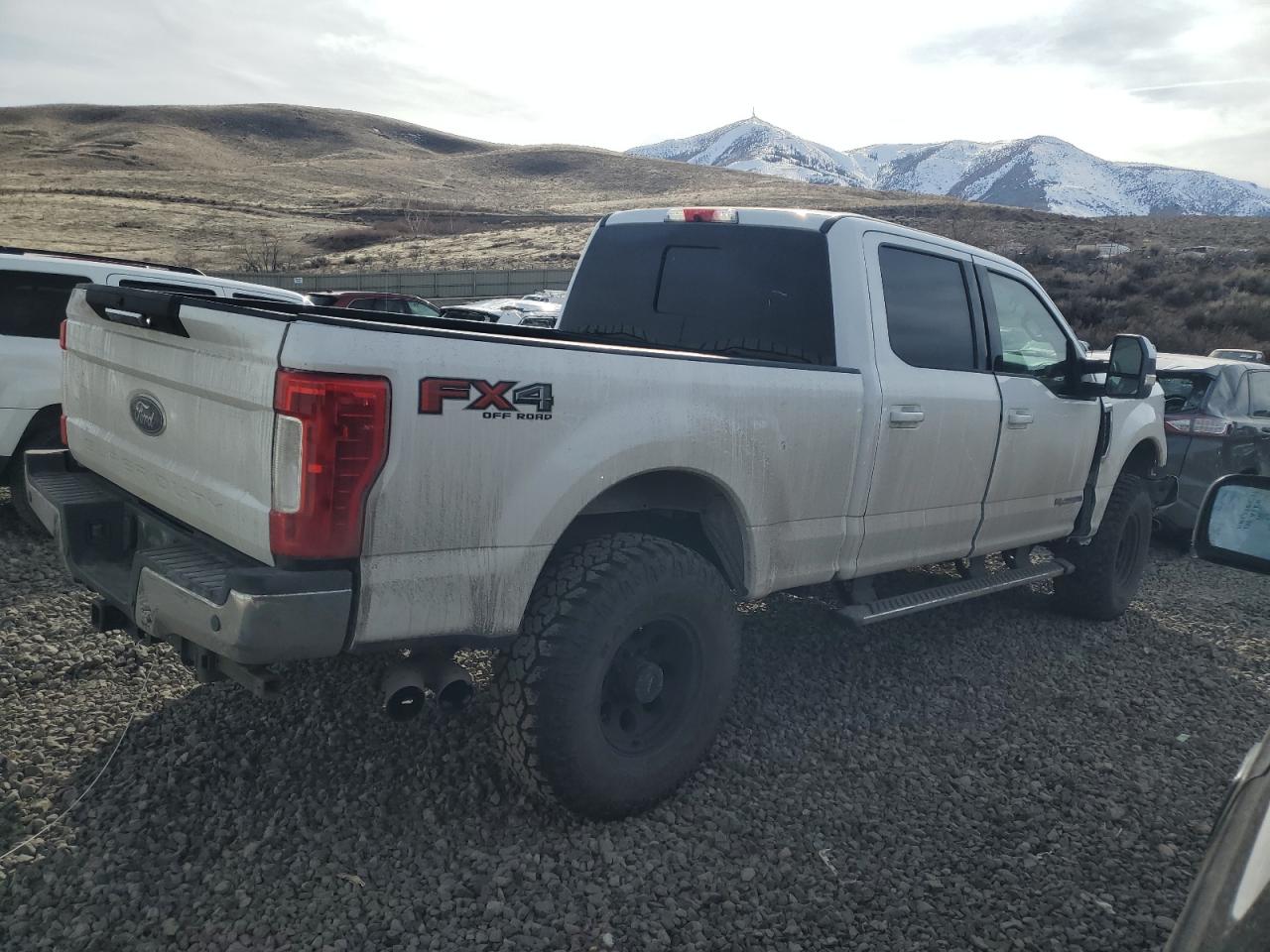 2017 Ford F250 VIN 1FT7W2BT4HEC63929 Copart auction photo, front end / minor dent/scratches damage thumbnail 3