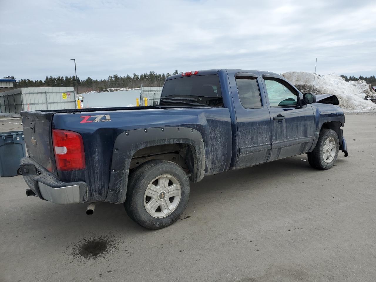 2011 Chevrolet Silverado VIN 1GCRKSE37BZ209492 Copart auction photo, front end damage thumbnail 3