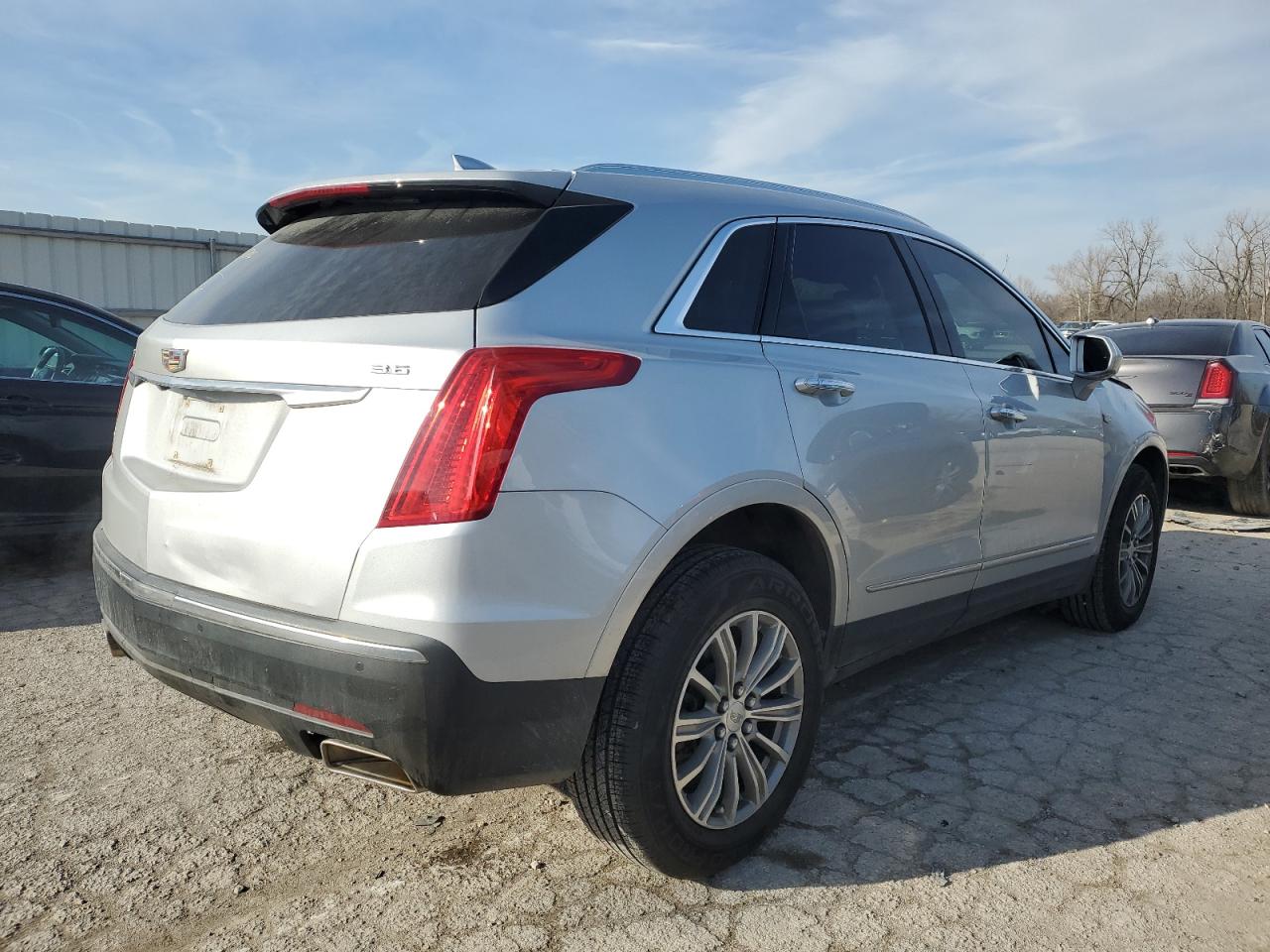 2017 Cadillac XT5 VIN 1GYKNBRS3HZ239506 Copart auction photo, front end / side damage thumbnail 3