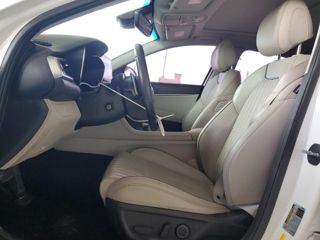 2020 Genesis G70 VIN KMTG34LA5LU059898 Copart auction photo, water/flood / minor dent/scratches damage thumbnail 7