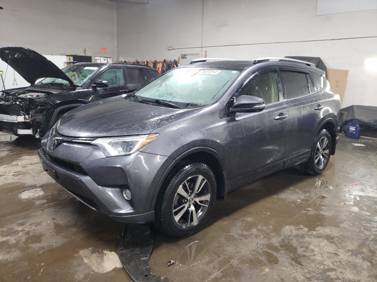 2018 Toyota RAV 4 VIN JTMRFREV6JJ226747