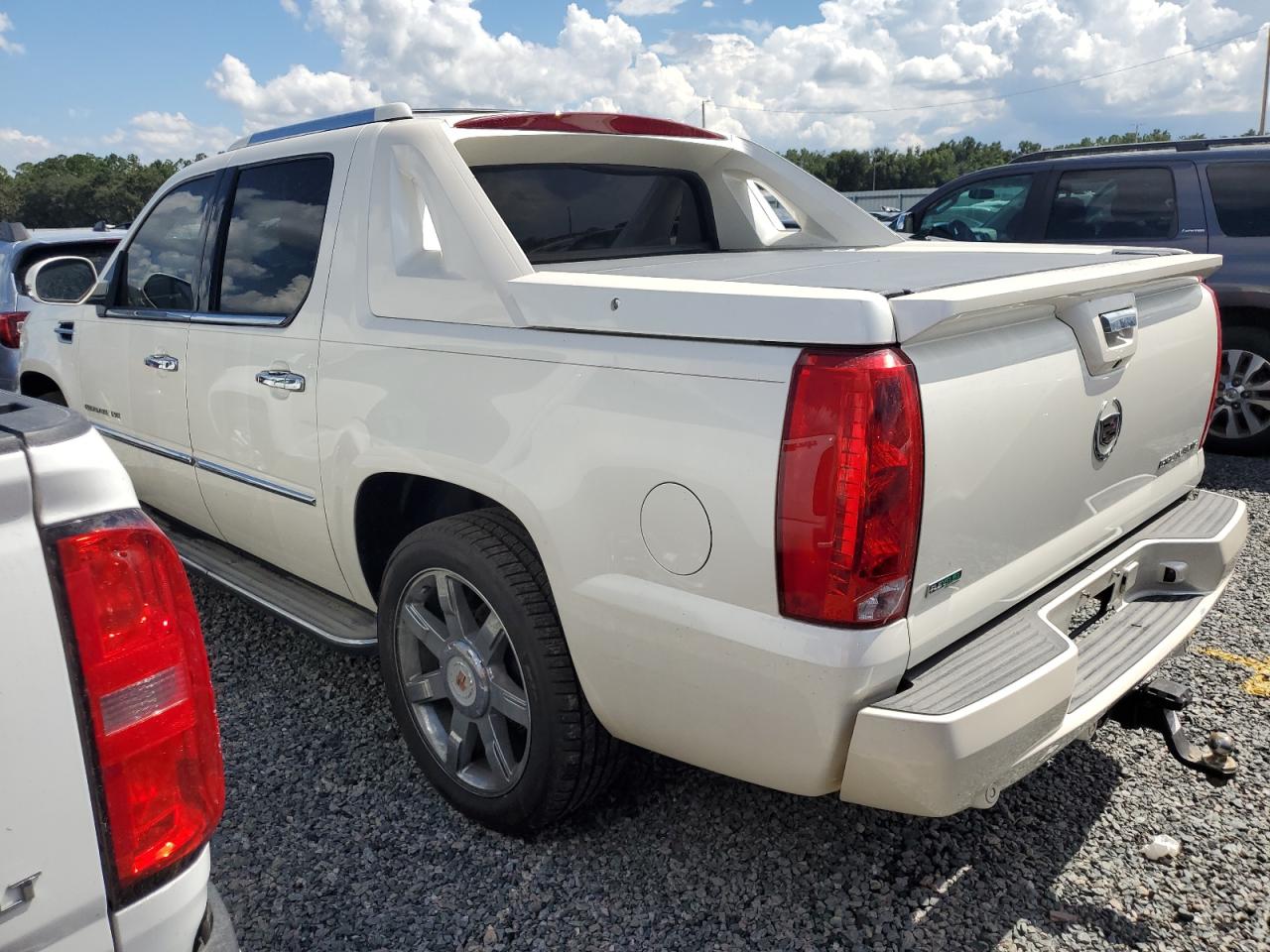 2010 Cadillac Escalade VIN 3GYVKMEF2AG181324 Copart auction photo, water/flood damage thumbnail 2
