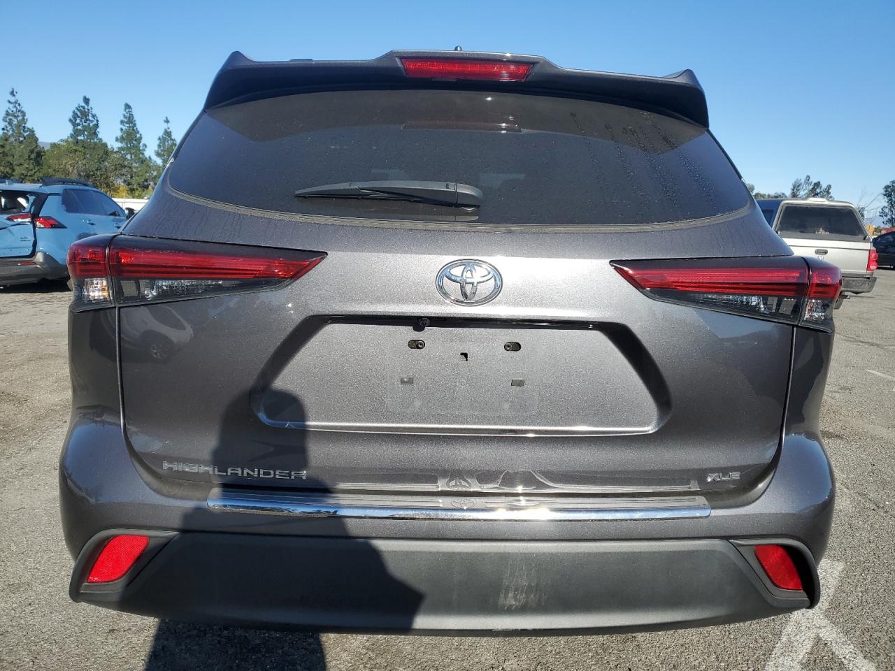 2022 Toyota Highlander VIN 5TDHZRAH8NS559060 Copart auction photo, burn damage thumbnail 6