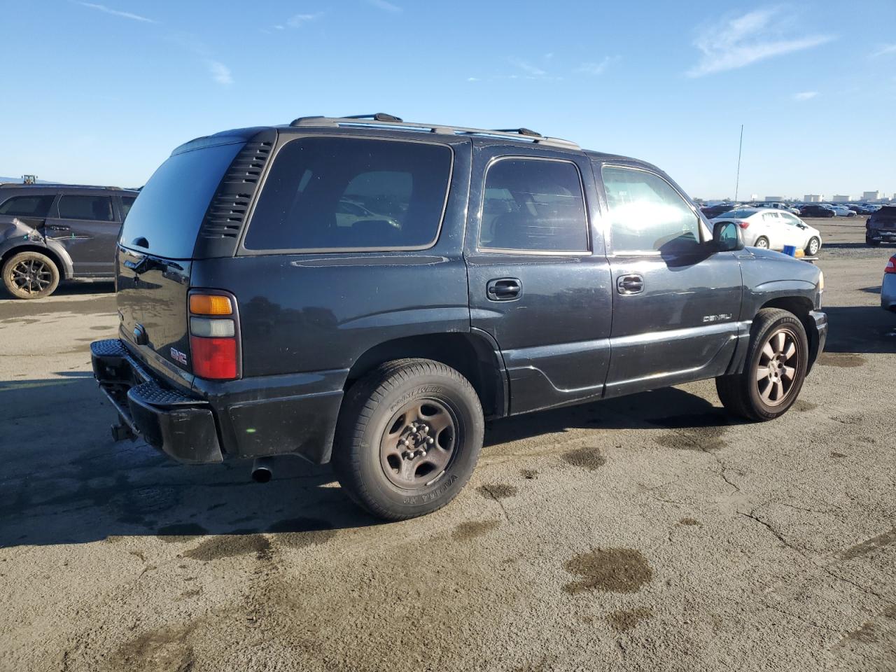 2006 GMC Yukon VIN 1GKEK63U86J146980 Copart auction photo, vandalism damage thumbnail 3
