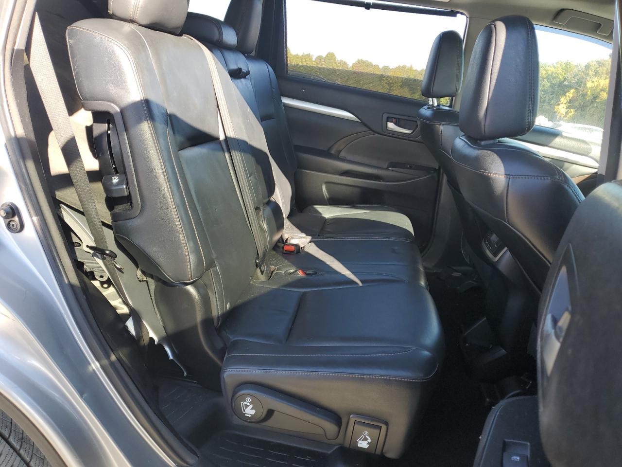 2015 Toyota Highlander VIN 5TDKKRFH3FS060302 Copart auction photo, front end damage thumbnail 11