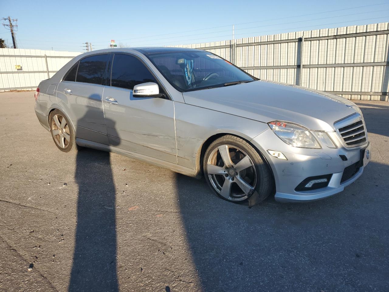 2011 Mercedes-Benz E-klasse VIN WDDHF8HB8BA486629 Copart auction photo, front end / side damage thumbnail 4