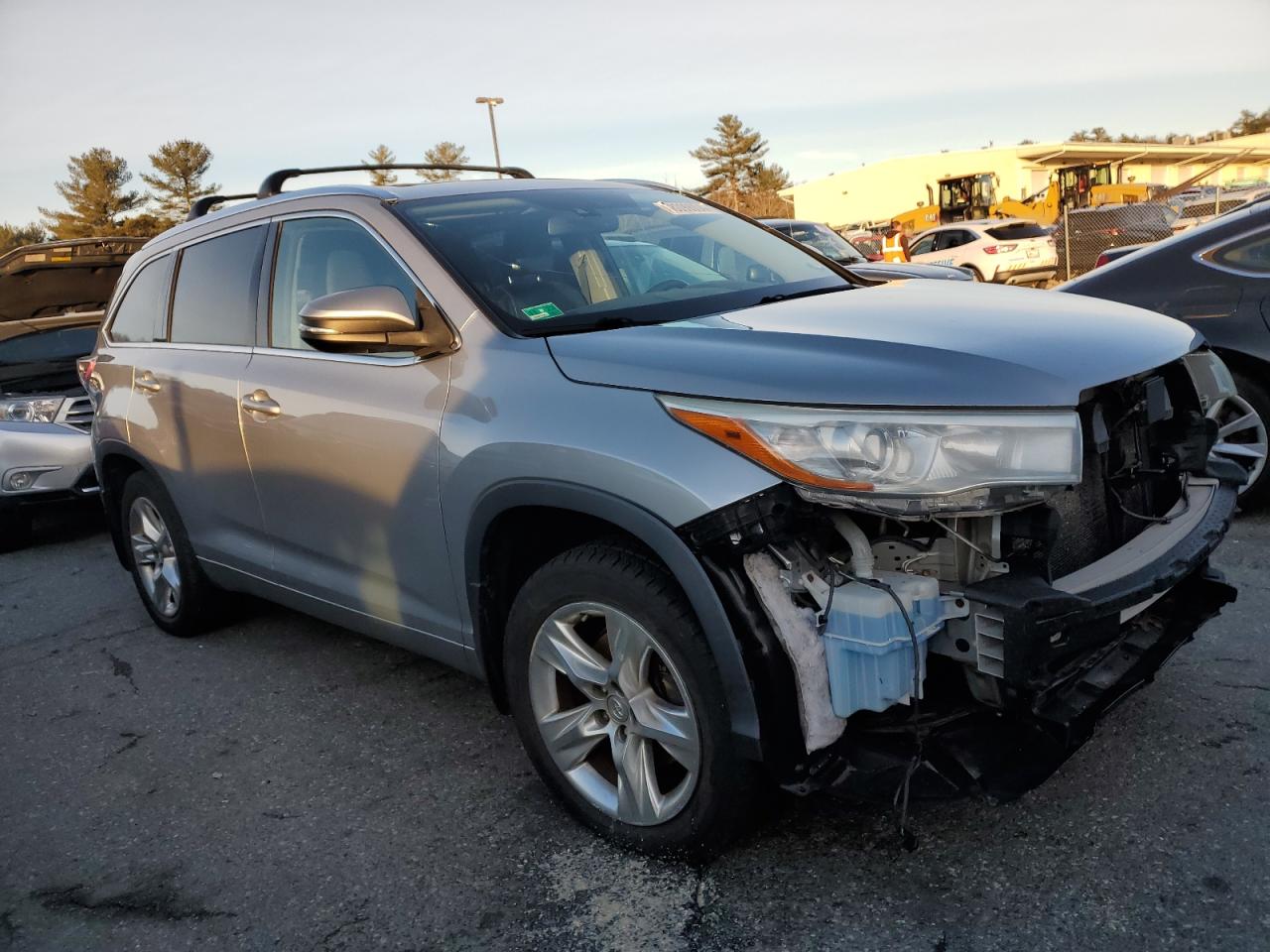 2015 Toyota Highlander VIN 5TDDKRFH4FS221409 Copart auction photo, front end damage thumbnail 4