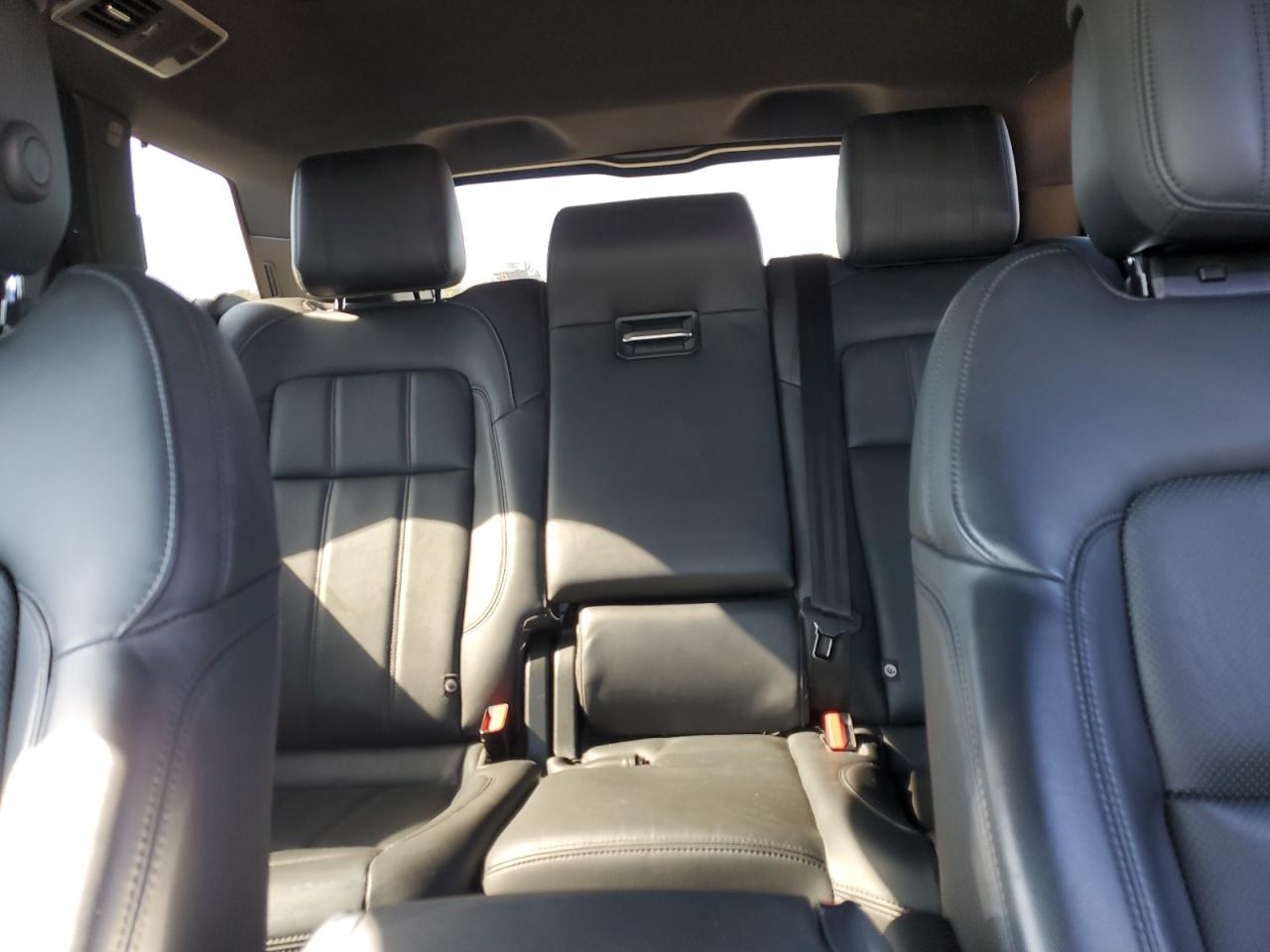 2019 Land Rover Range Rover VIN SALWR2RU5KA864436 Copart auction photo, undercarriage / minor dent/scratches damage thumbnail 10