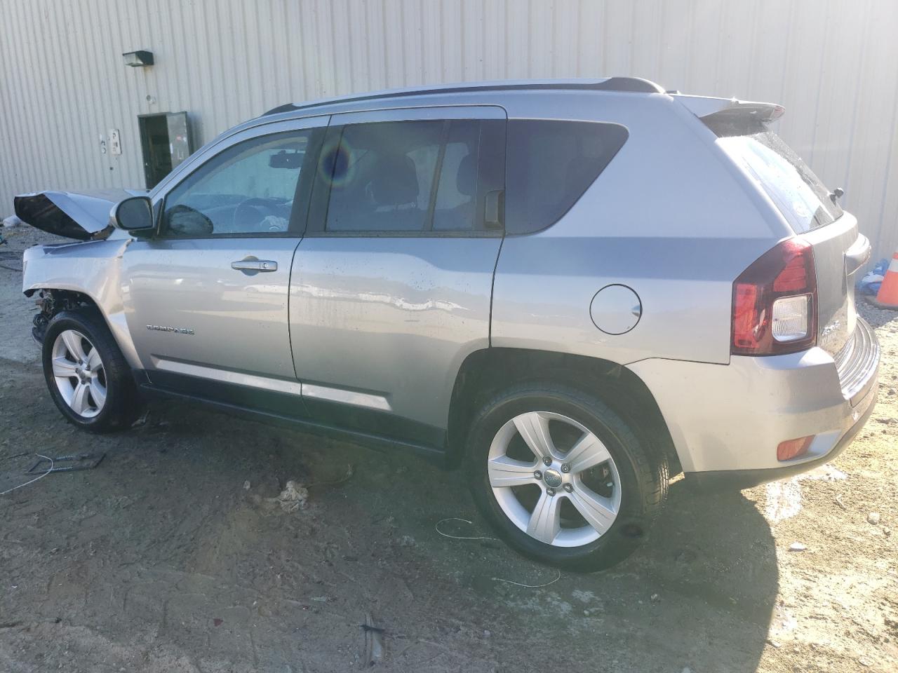 2015 Jeep Compass VIN 1C4NJDEB7FD370657 Copart auction photo, front end / minor dent/scratches damage thumbnail 2