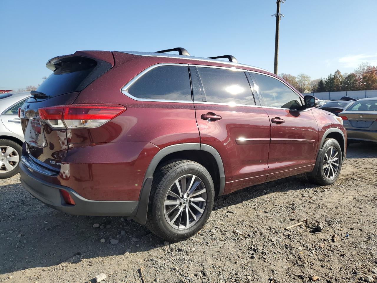 2017 Toyota Highlander VIN 5TDJZRFH7HS411660 Copart auction photo, all over damage thumbnail 3