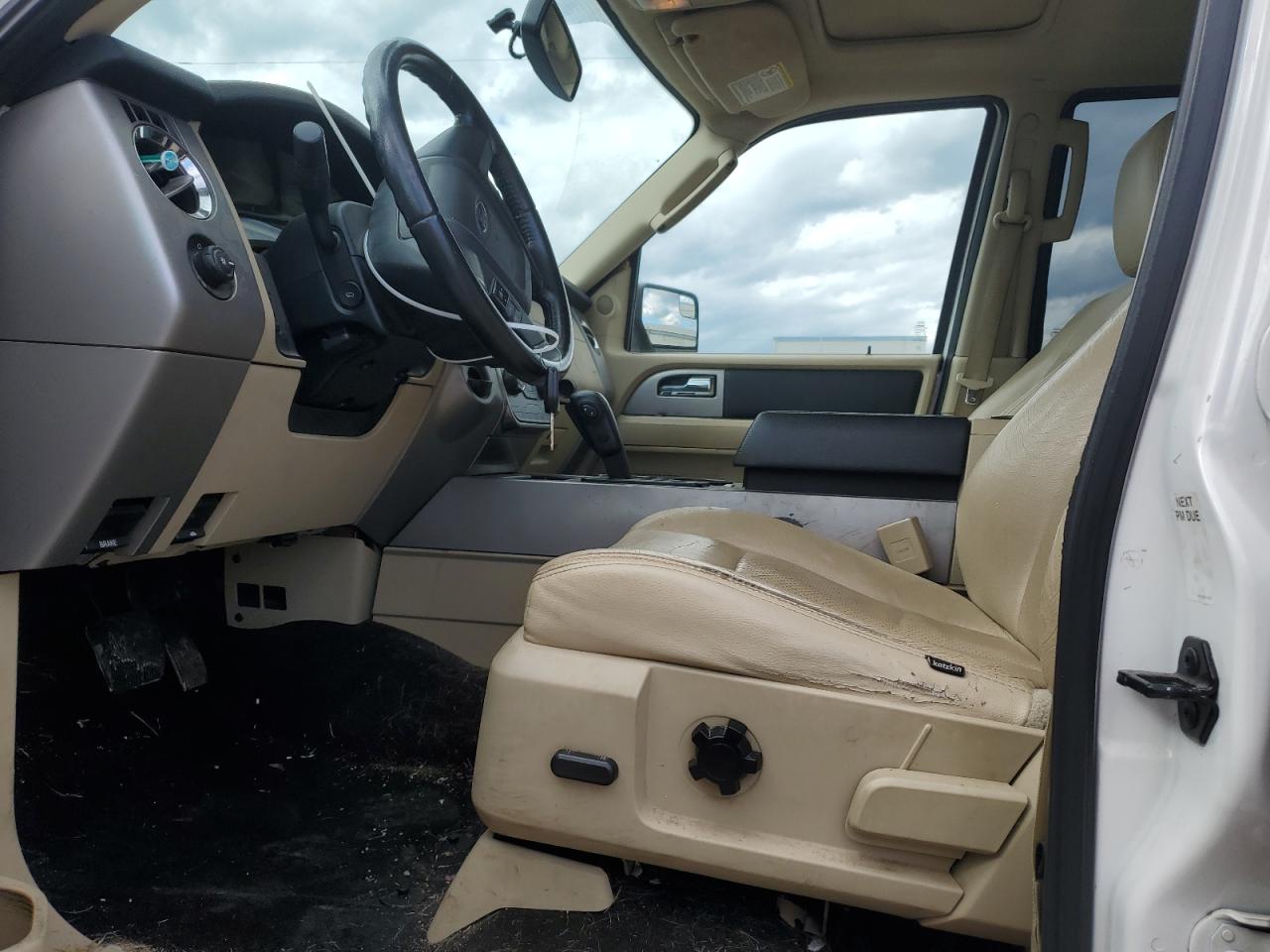 2017 Ford Expedition VIN 1FMJK1HT1HEA68871 Copart auction photo, front end / minor dent/scratches damage thumbnail 7