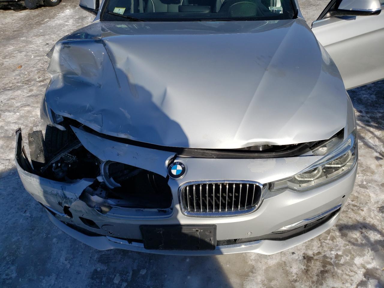2017 BMW 3er VIN WBA8D9G5XHNU59769 Copart auction photo, front end damage thumbnail 12