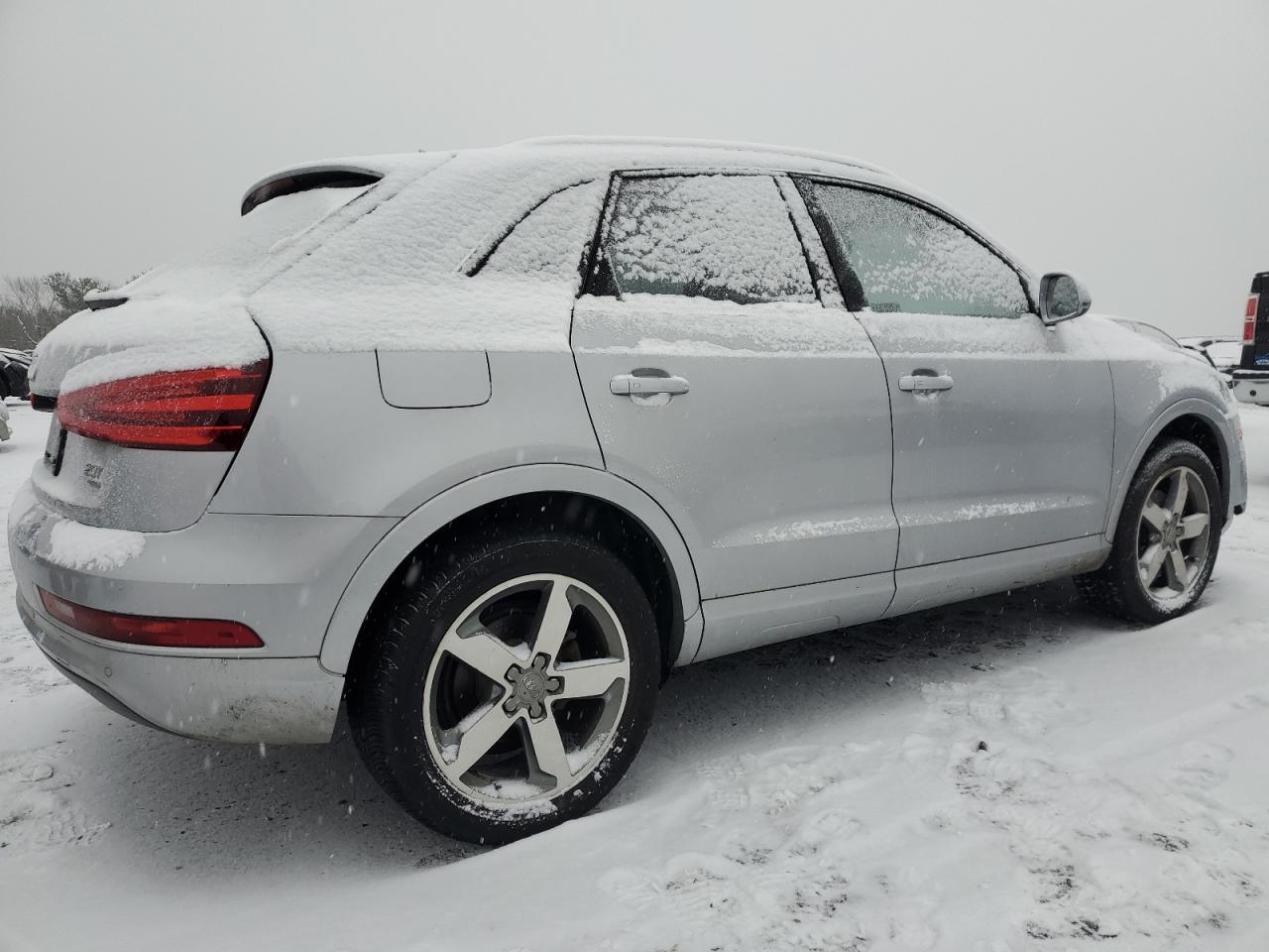 2015 Audi Q3 VIN WA1GFCFS0FR008069 Copart auction photo, front end damage thumbnail 3