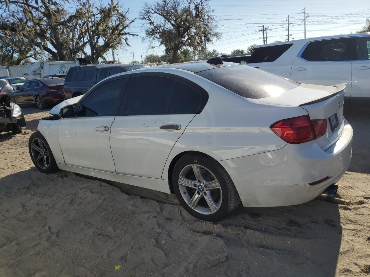2013 BMW 3er VIN WBA3A5G59DNP24977 Copart auction photo, front end / undercarriage damage thumbnail 2