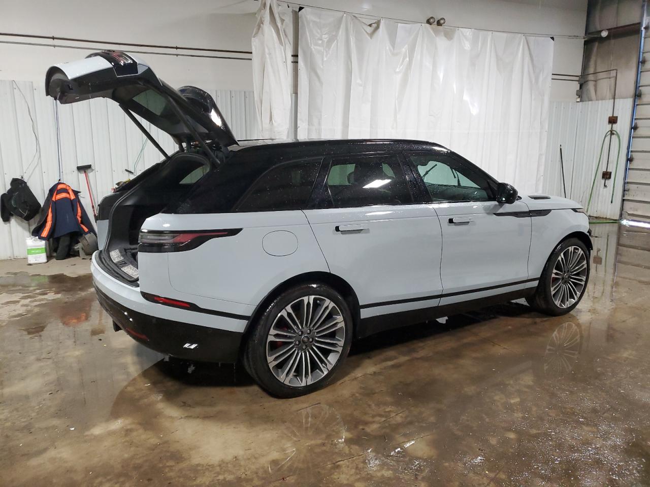 2024 Land Rover Range Rover VIN SALYL2EX3RA389888 Copart auction photo, front end / side damage thumbnail 3