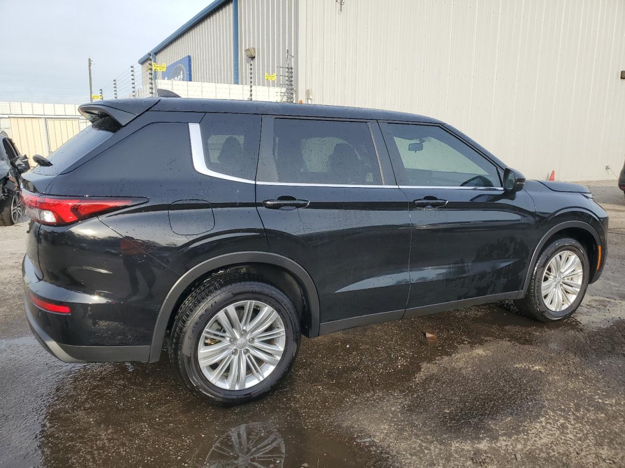 2024 Mitsubishi Outlander VIN JA4J3UA80RZ031775 Copart auction photo, front end / undercarriage damage thumbnail 3