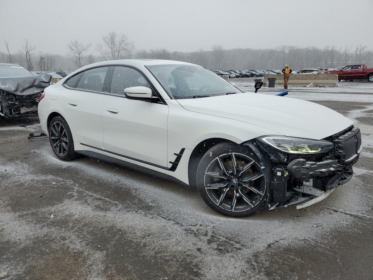 2023 BMW 4er VIN WBA73AV03PFP03200 Copart auction photo, front end / side damage thumbnail 4