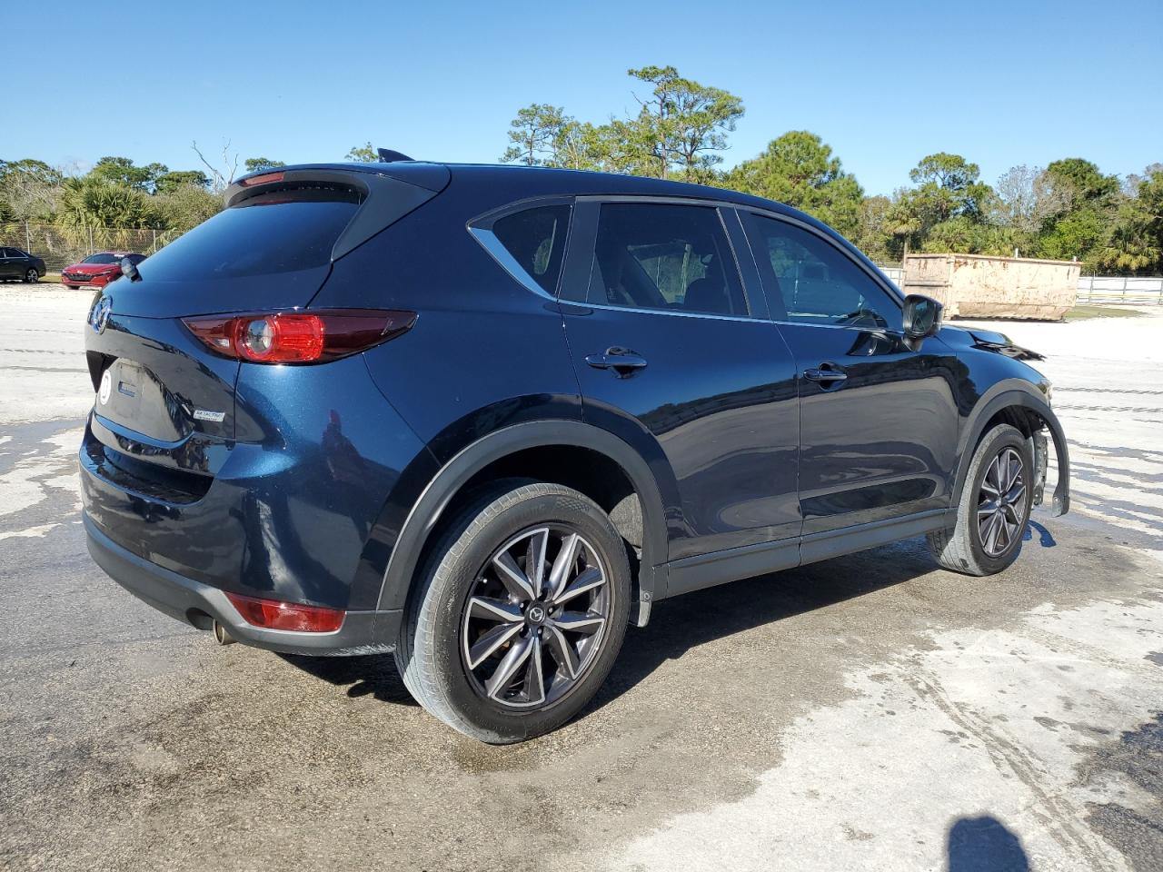 2018 Mazda CX-5 VIN JM3KFACMXJ0405156 Copart auction photo, front end / minor dent/scratches damage thumbnail 3
