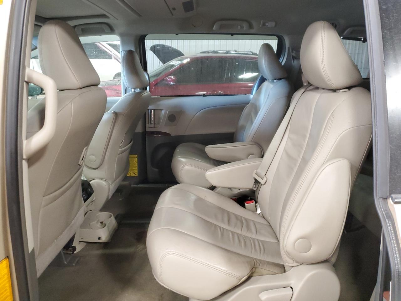 2011 Toyota Sienna VIN 5TDYK3DC2BS164059 Copart auction photo, front end / side damage thumbnail 11