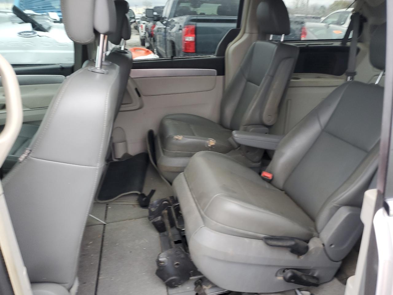 2011 Volkswagen Routan VIN 2V4RW3DG9BR804746 Copart auction photo, all over / mechanical damage thumbnail 11