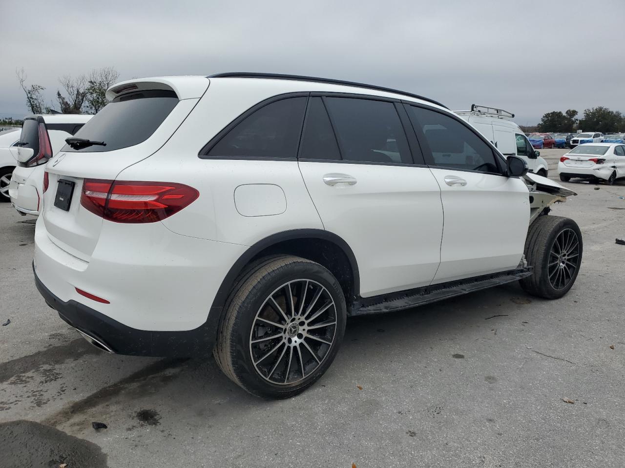 2019 Mercedes-Benz GLC VIN WDC0G4JB9KV156587 Copart auction photo, front end / minor dent/scratches damage thumbnail 3