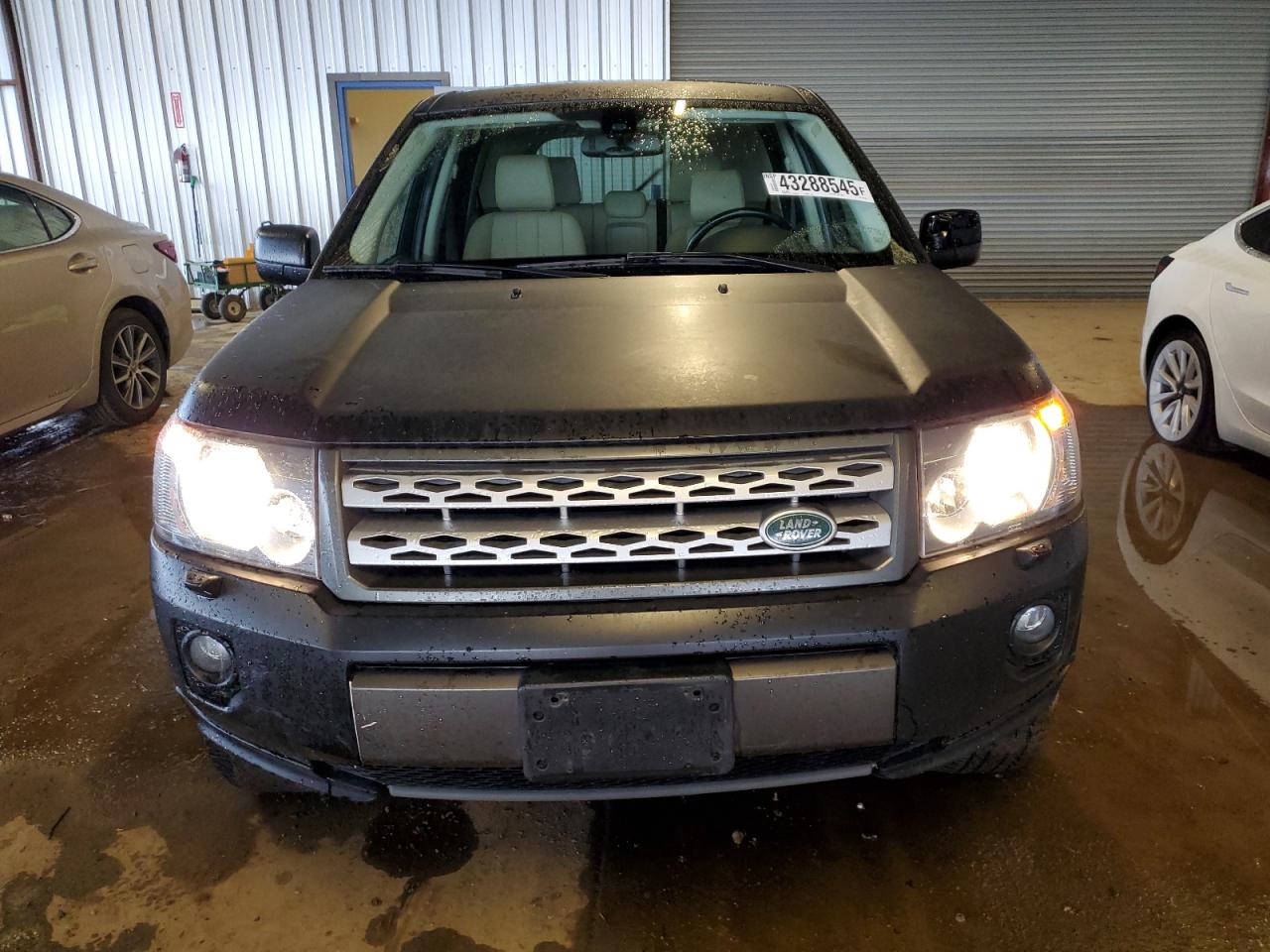 2011 Land Rover LR2 VIN SALFR2BN8BH267405 Copart auction photo, rear end / undercarriage damage thumbnail 5