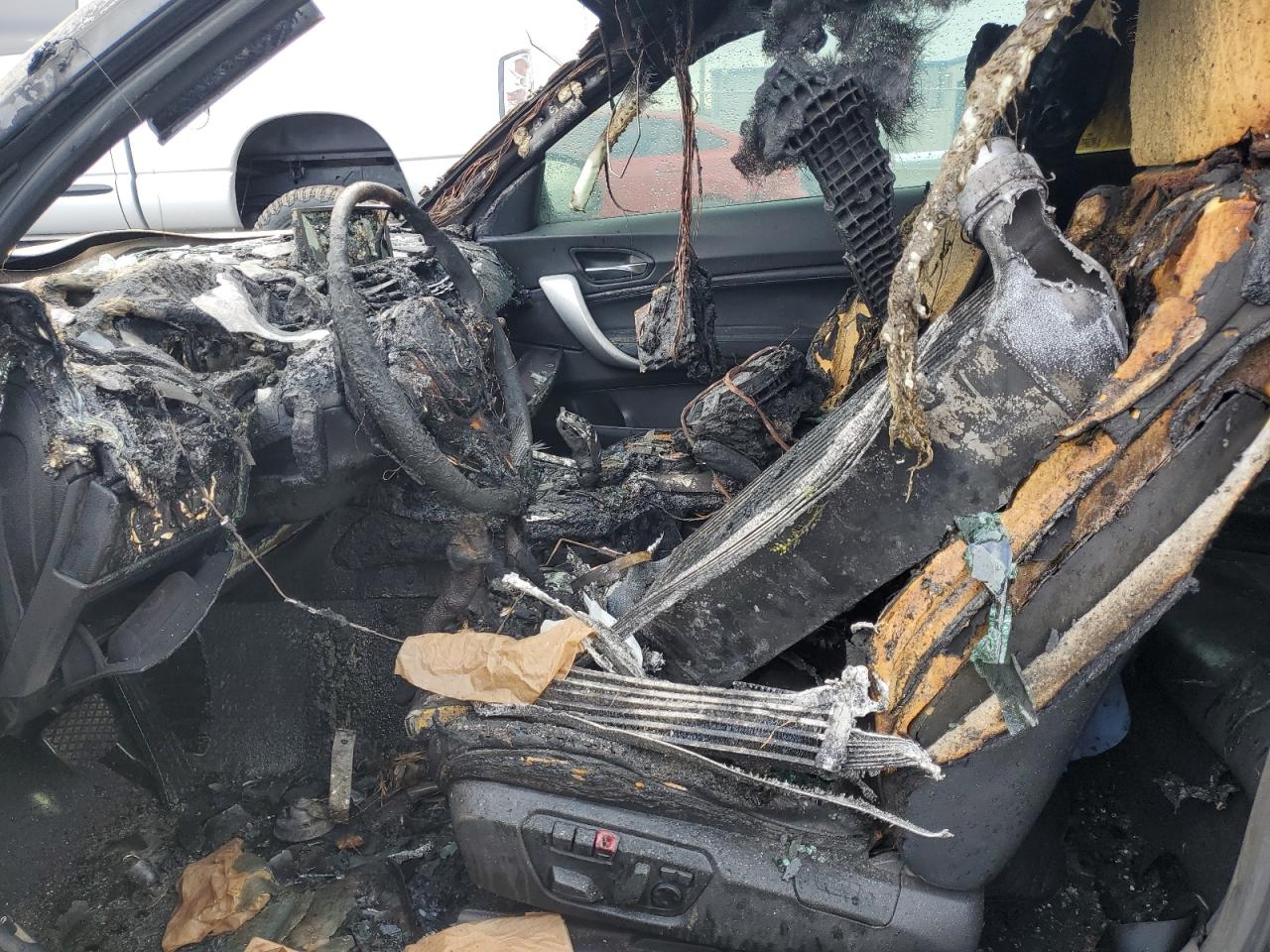 2015 BMW M2 VIN WBA1J7C59FV253733 Copart auction photo, burn damage thumbnail 7