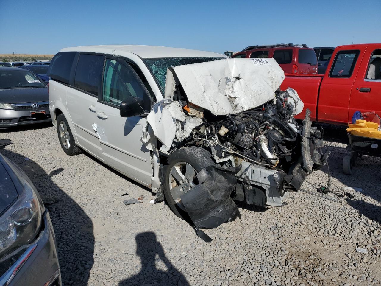 2013 Dodge Caravan VIN 2C4RDGBG3DR651424 Copart auction photo, front end damage thumbnail 4