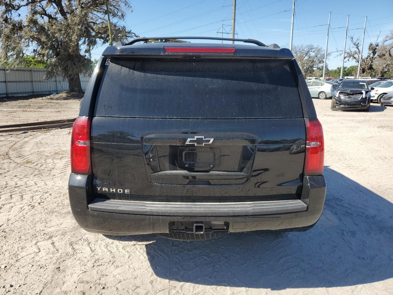 2022 Chevrolet Suburban VIN 1GNSKDKL3NR212564 Copart auction photo, side / rear end damage thumbnail 6