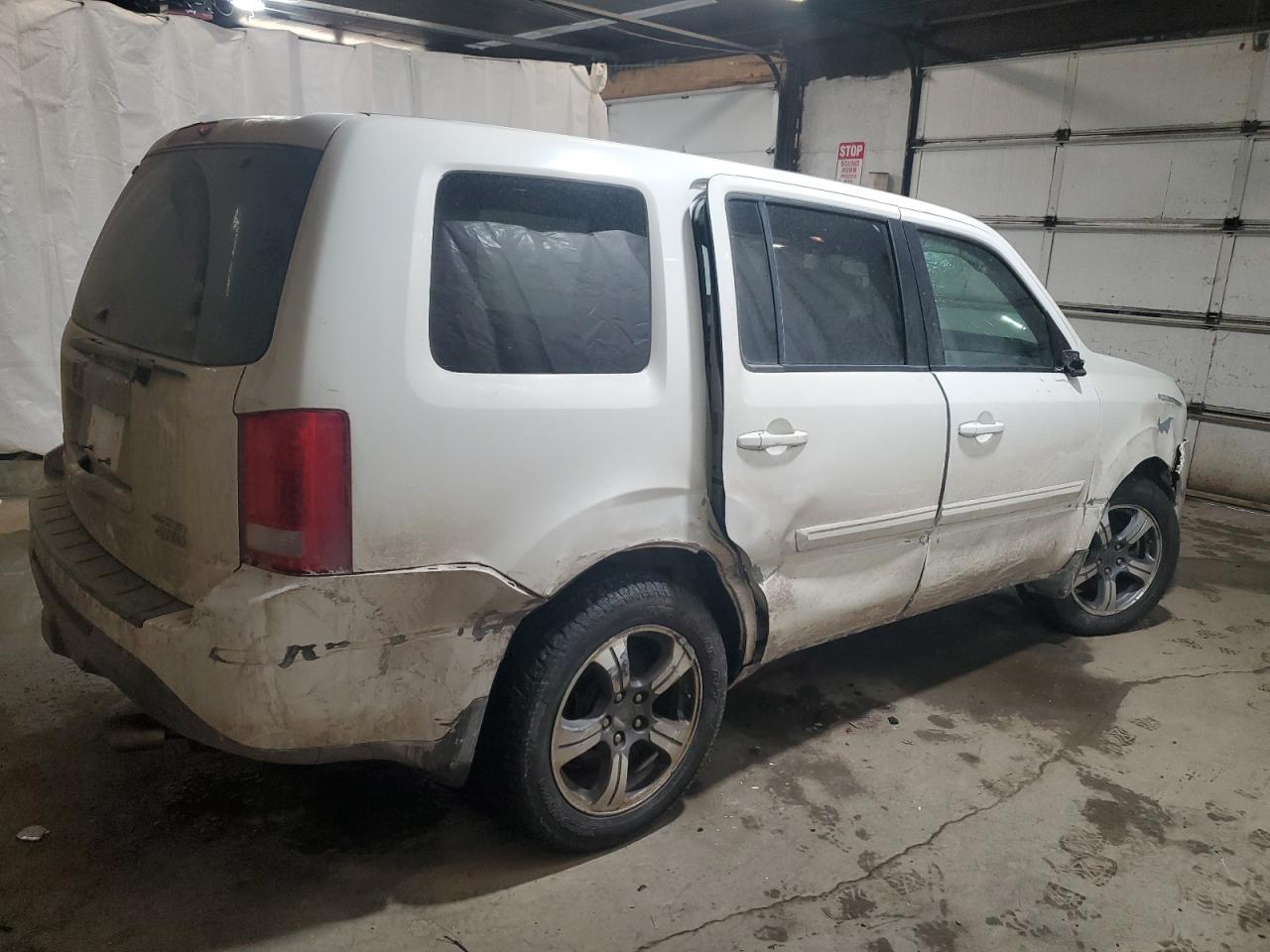 2015 Honda Pilot VIN 5FNYF4H33FB060601 Copart auction photo, side / minor dent/scratches damage thumbnail 3