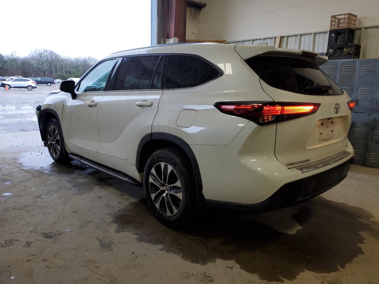 2021 Toyota Highlander VIN 5TDGZRAH1MS526038 Copart auction photo, front end / minor dent/scratches damage thumbnail 2