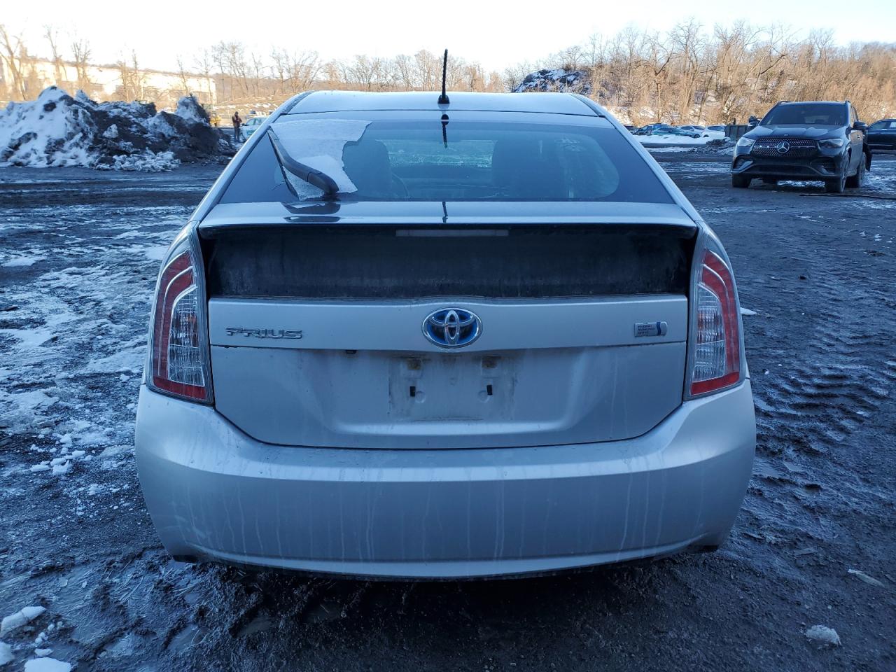 2015 Toyota Prius VIN JTDKN3DUXF1925901 Copart auction photo, front end / minor dent/scratches damage thumbnail 6