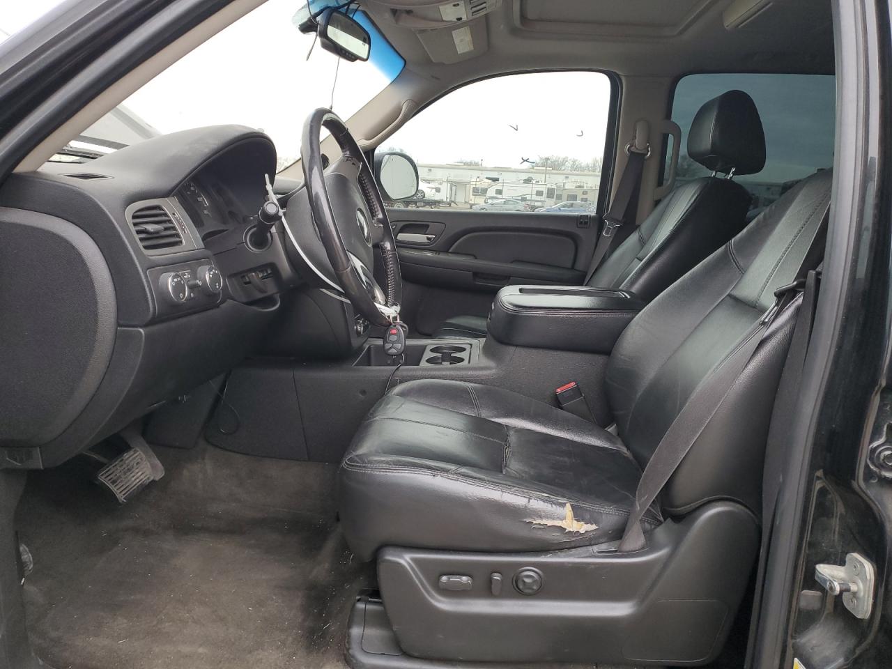 2008 Chevrolet Suburban VIN 3GNFK16388G188373 Copart auction photo, vandalism damage thumbnail 7