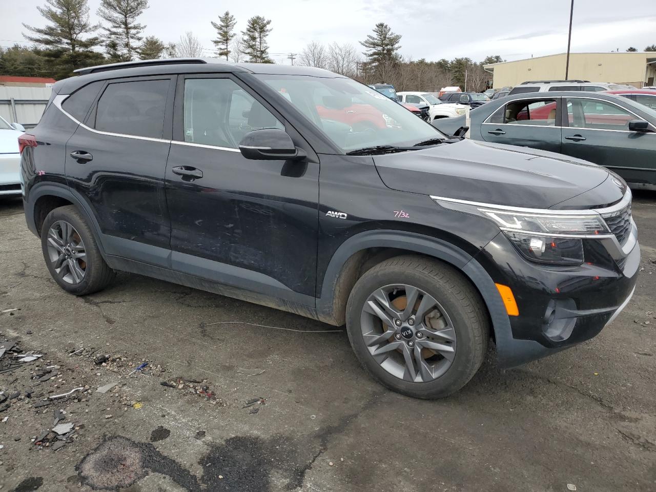 2021 KIA Seltos VIN KNDEUCAAXM7068502 Copart auction photo, side / minor dent/scratches damage thumbnail 4