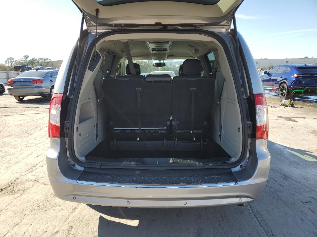 2016 Chrysler Town & Country VIN 2C4RC1CG6GR253739 Copart auction photo, front end / side damage thumbnail 6