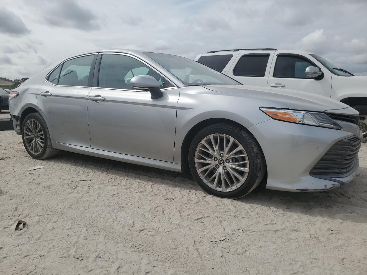 2018 Toyota Camry VIN 4T1B11HK5JU075459 Copart auction photo, rear end / minor dent/scratches damage thumbnail 4