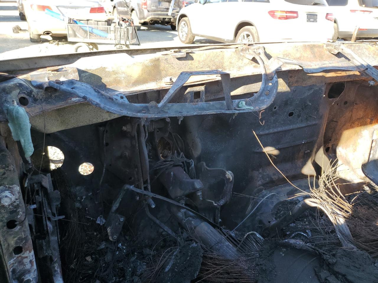 2005 Chevrolet Tahoe VIN 1GNEC13TX5R136199 Copart auction photo, burn damage thumbnail 9