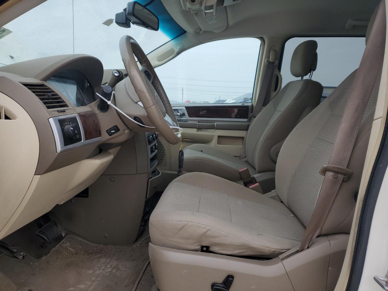 2010 Chrysler Town & Country VIN 2A4RR5D17AR495151 Copart auction photo, front end damage thumbnail 7