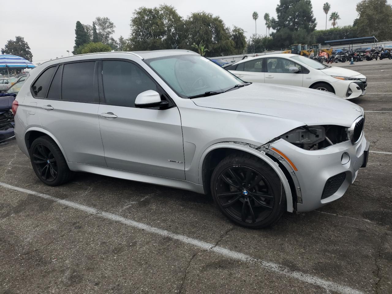 2017 BMW X5 VIN 5UXKR2C32H0U24306 Copart auction photo, front end / minor dent/scratches damage thumbnail 4