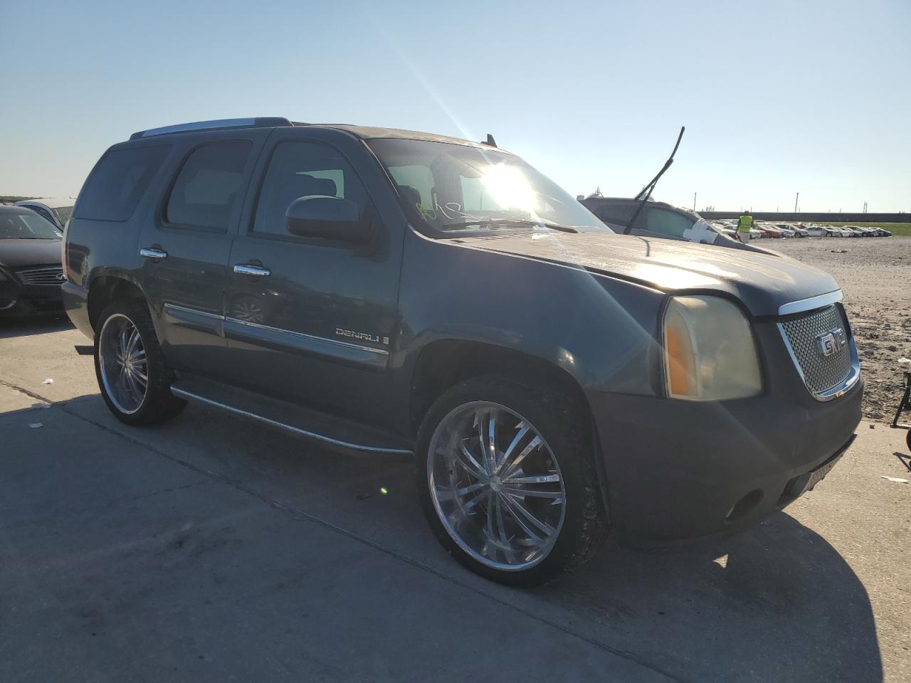2007 GMC Yukon VIN 1GKFK63897J245381 Copart auction photo, water/flood damage thumbnail 4