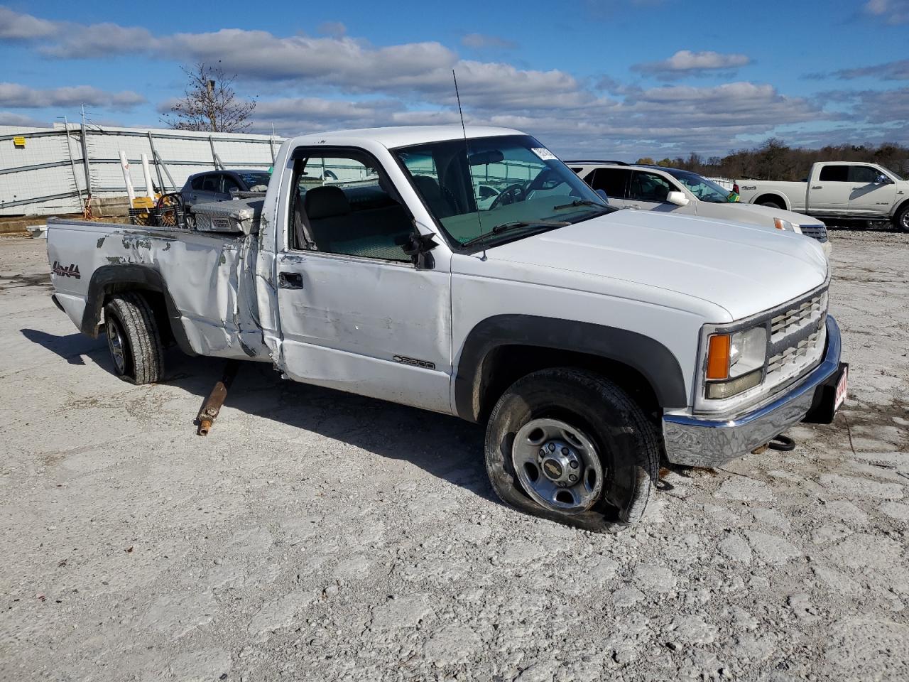 1999 Chevrolet GMT-400 VIN 1GCGK24R7XR723606 Copart auction photo, side / undercarriage damage thumbnail 4